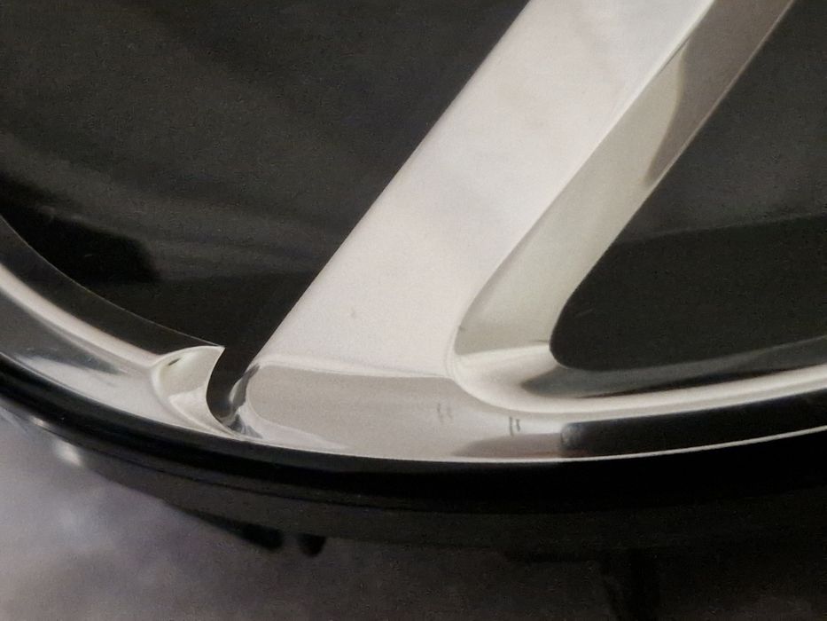 Емблема дверцят багажника Lexus RX