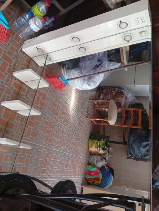Espelho de quarto de banho com iluminação