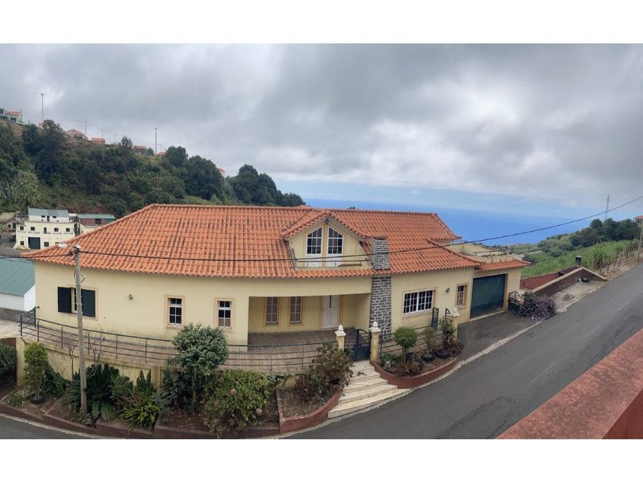 Moradia independente Е3+1 à venda em Canhas (Estrada do Livramento ...
