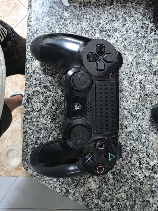 Playstation 4 com 2 comandos