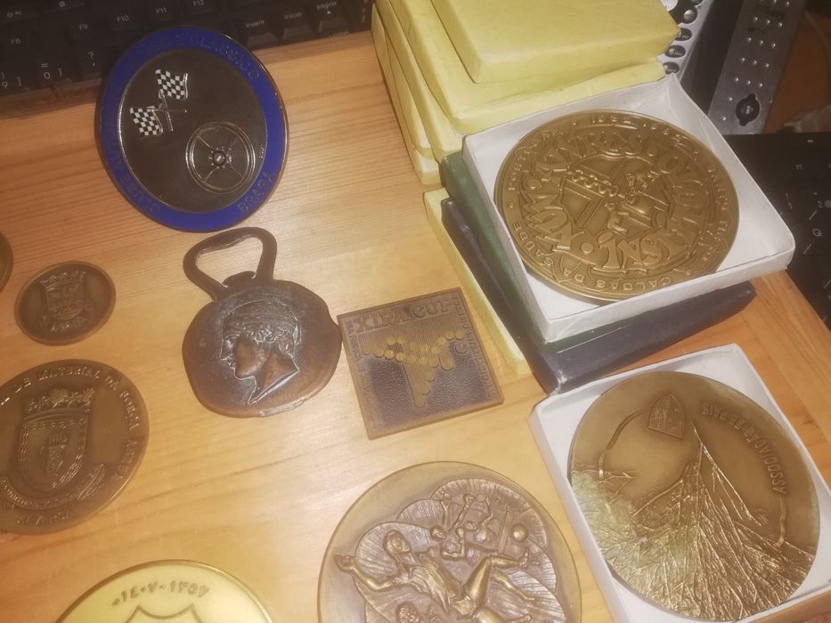 Medalhas pins trofeus porta chaves