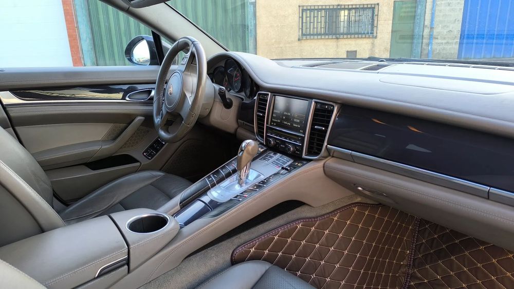 Porsche Panamera 4 Platinum Edition PDK