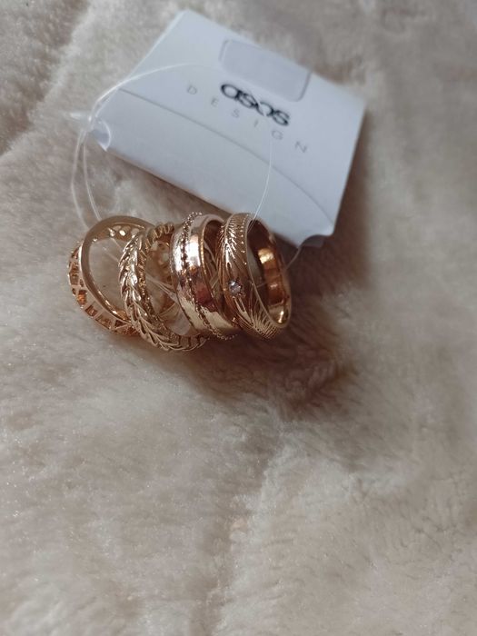 ASOS/ Zestaw 4 x pierścionek) obrączka z Londynu, NOWY