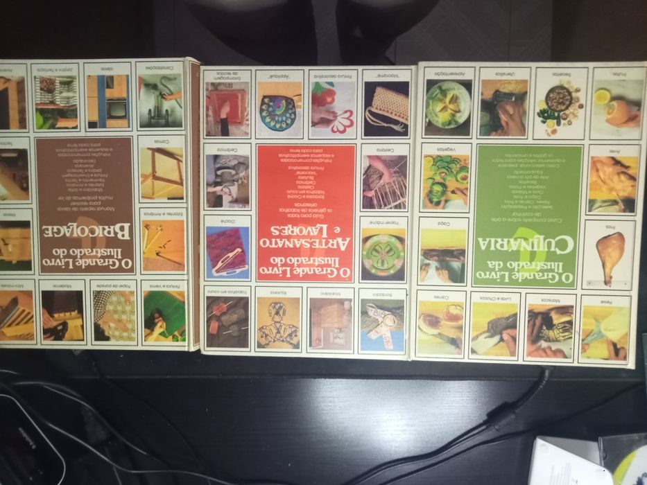 Vendo três livros de coleção.