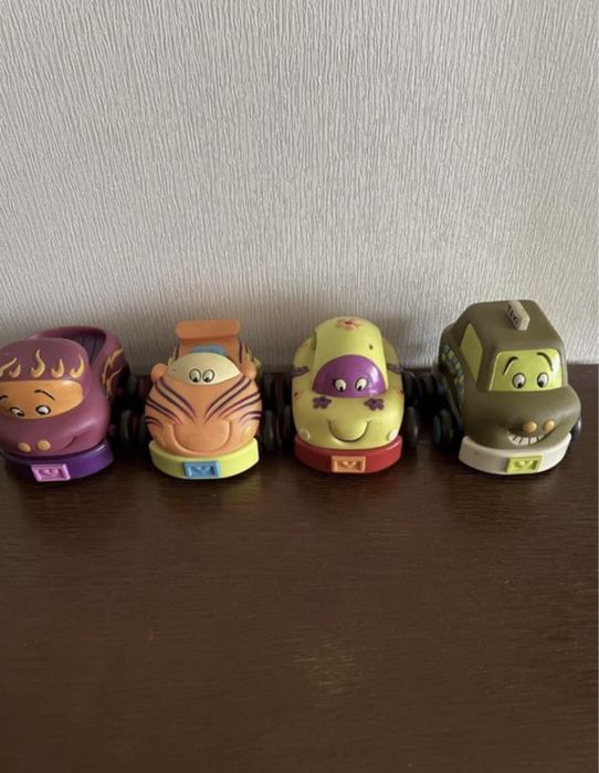 Инерционная машинка Battat