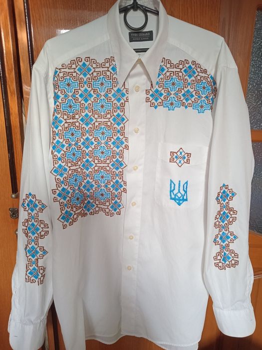 Вишита чоловіча сорочка