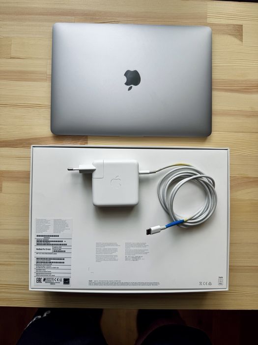 MacBook Pro 15" (MV902) – i7 / 16GB / 256GB / Radeon 555X