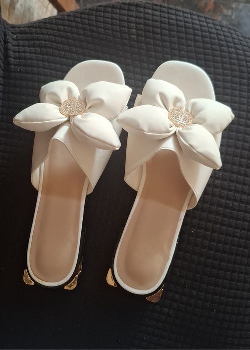 Letnie klapki eleganckie ecru 36.