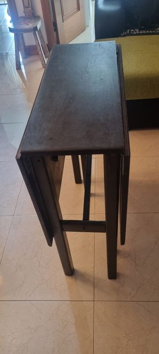 Mesa dobrável em Madeira.