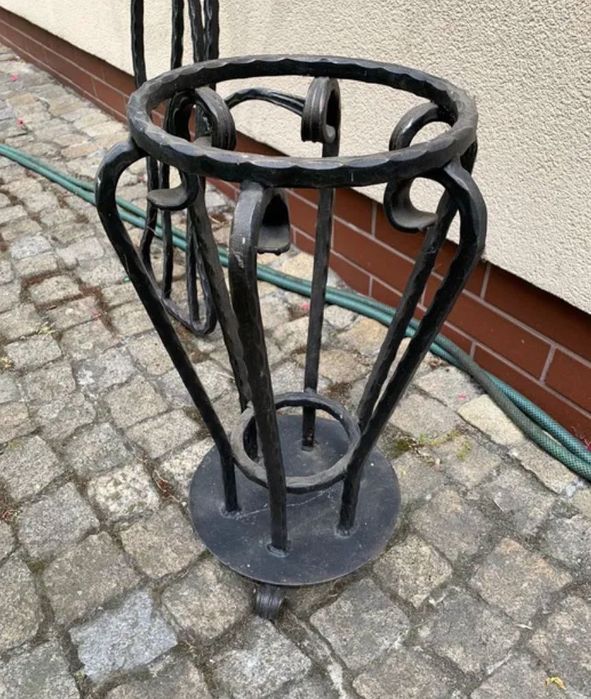 Kuty parasolnik (stojak na parasole), wysokość 52 cm, szerokość 25 cm