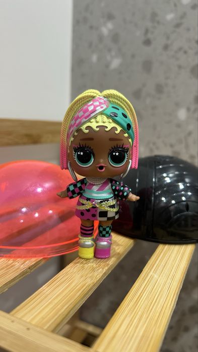 Лялька LOL Surprise Neon Q.T. в ідеальному стані