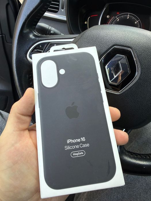 Оригінальний чохол Apple Silicone Case with MagSafe для iPhone 16 Black (MYY13ZM/A)