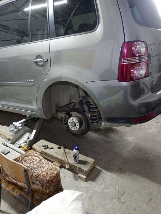 Підйомник автомобільний