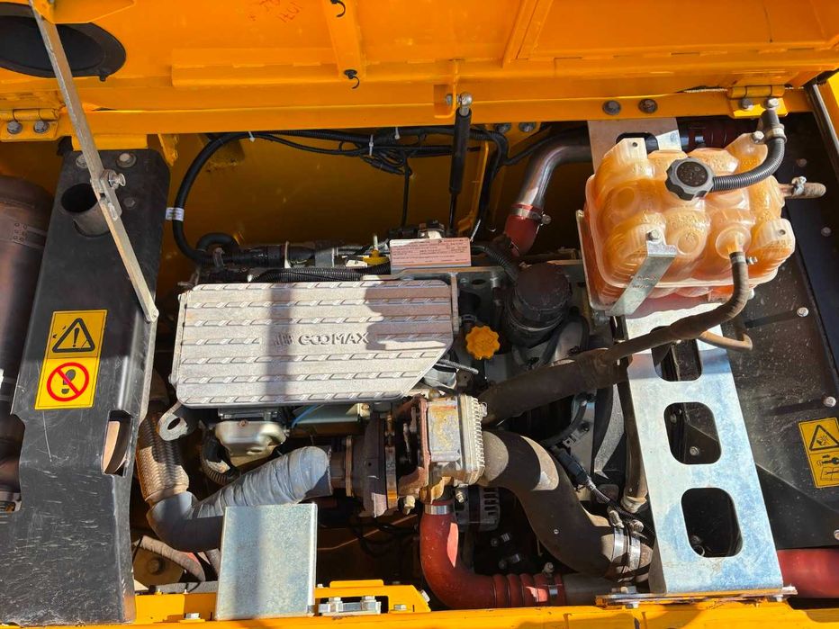 Гусеничний екскаватор JCB JS220 LC