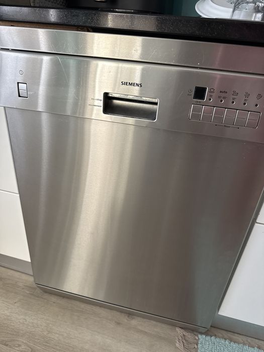 Máquina de lavar loiça Siemens (avariada - não aquece a água) para peças
