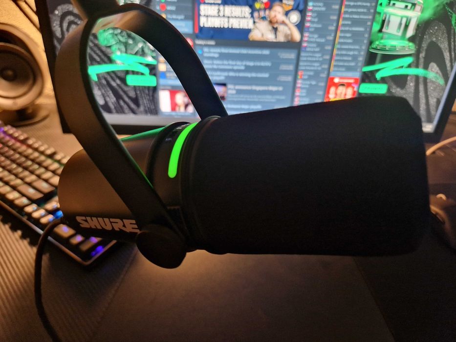 Mikrofon SHURE MV7+ & Sennheiser Profile Boom Arm