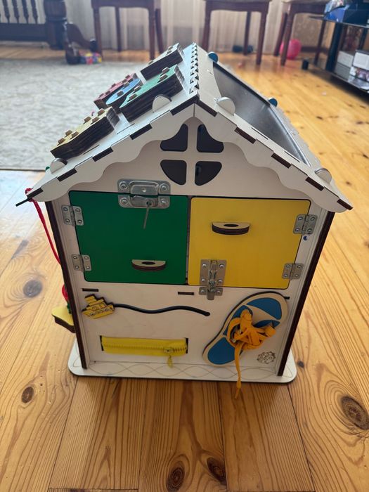 Деревʼяний бізі-будиночок від Good Play