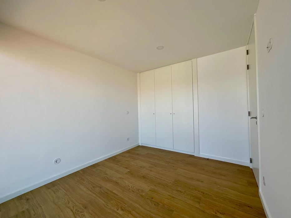 Espinho - Arrenda T1 - Condominio Fechado com jardim piscina e ginásio - Novo