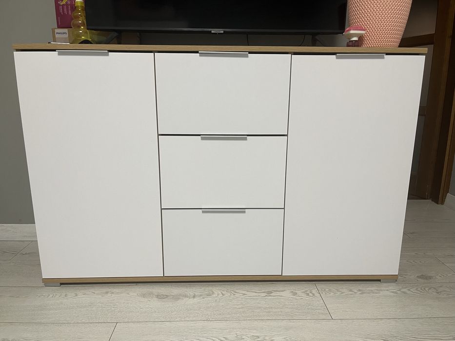 Продаю комод з поличками висота-85 см, довжина-135 см,