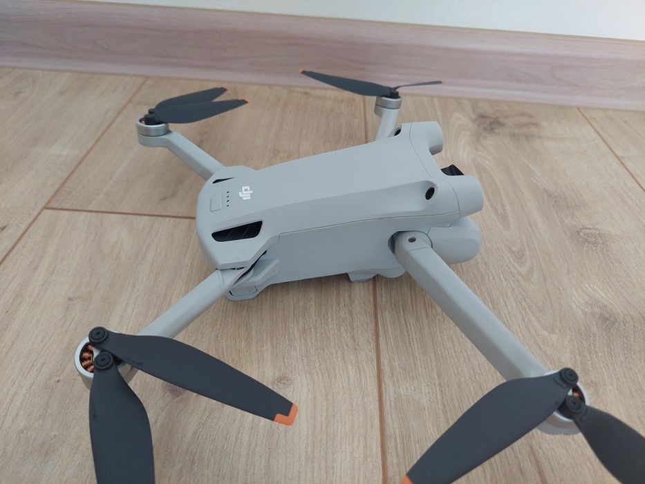 Квадрокоптер DJI Mini 3 Pro