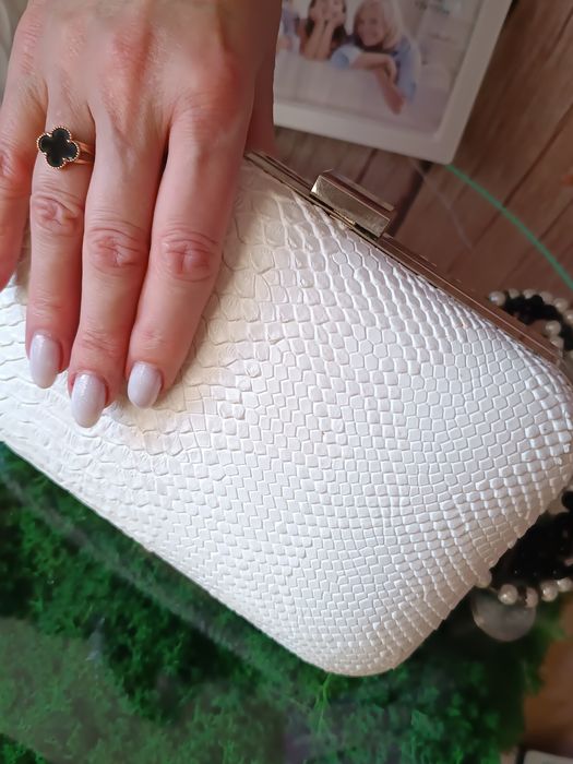Біла сумка - клатч.