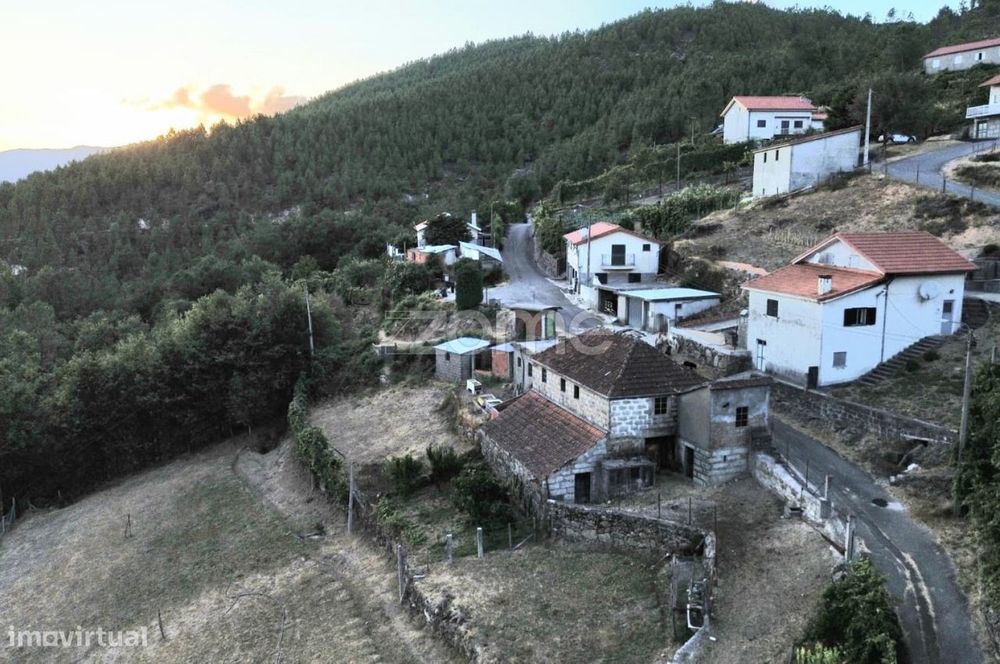 Terreno Rústico com 2433 m2 e anexo 39 m2 - Covelo Gerês, Montalegre