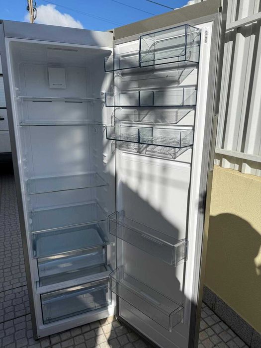 Frigorífico AEG RKB638E2MX com novo