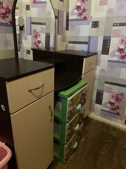 продам туалетный столик