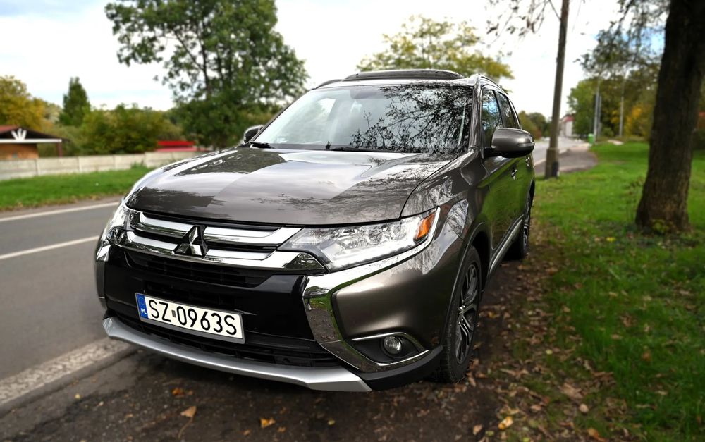 Mitsubishi Outlander 7 osobowy Rockford Fosgate Grzane fotele Szyberdach Skóra led 4x4