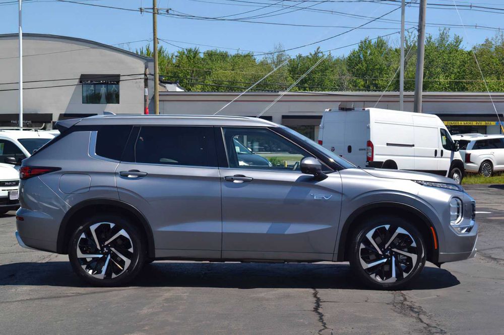 Mitsubishi Outlander PHEV SEL      2023