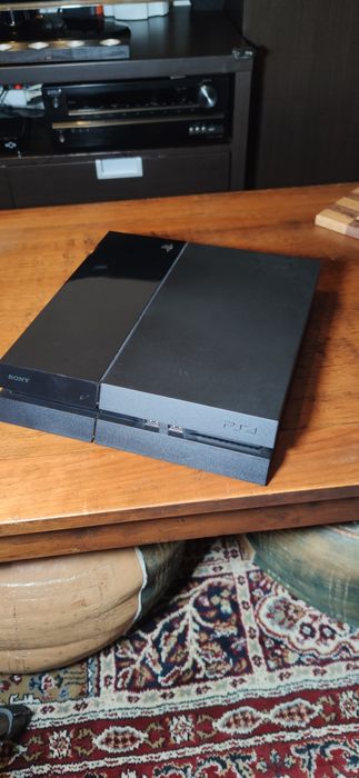 Playstation 4 impecável com 2 comandoss s/fios
