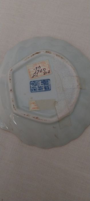 Cinzeiro em concha de porcelana pintada à mão