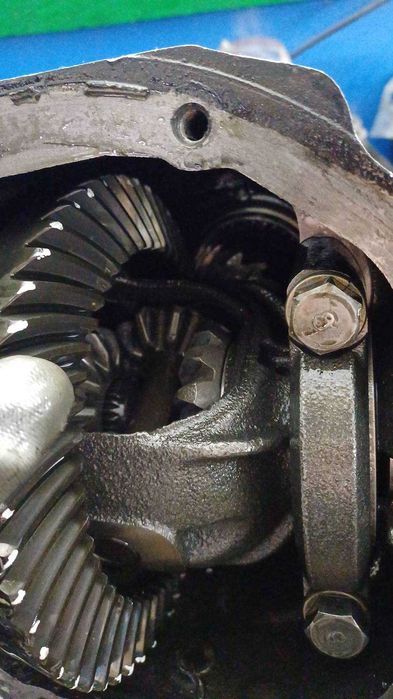 передній задній міст 4,875 4,636 4,100 4,900 3,917 Mitsubishi L200 2,5