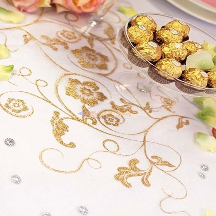 Caminho de mesa em organza