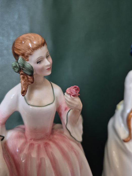 Порцелянова статуетка Royal Doulton Tender moment