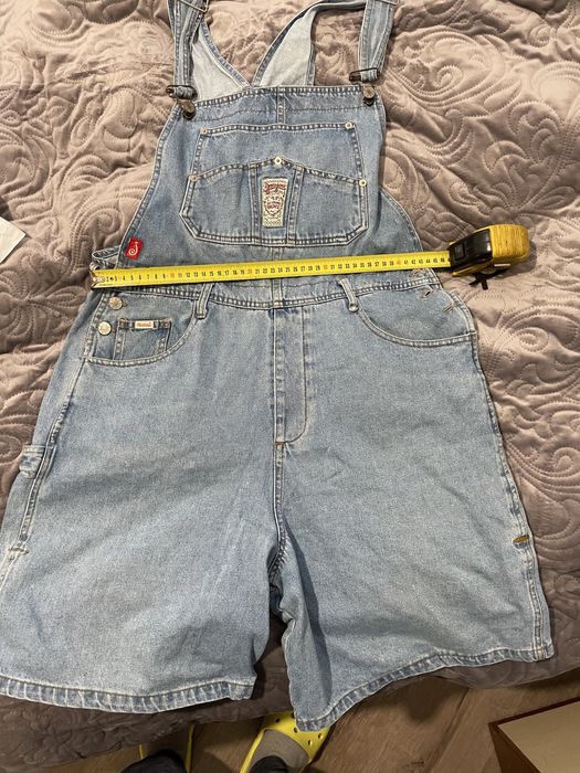 Шорти джинсові ,на лямках .в чудовому стані .