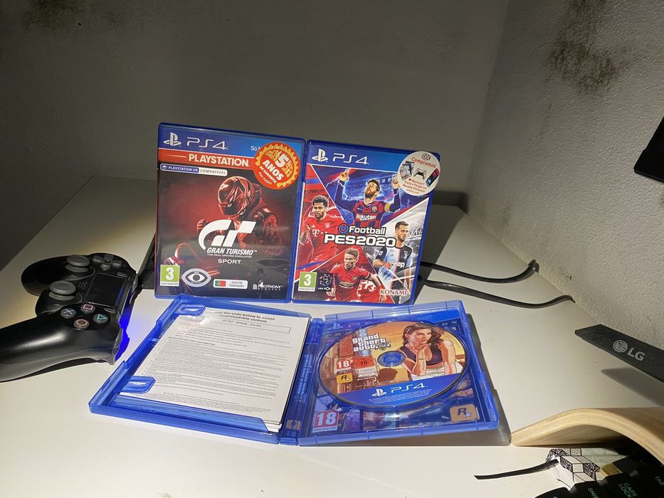 PS4 Slim 500GB + 3 jogos + Comando original