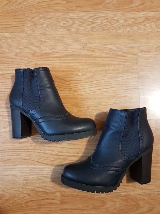 Botki na słupku 38r