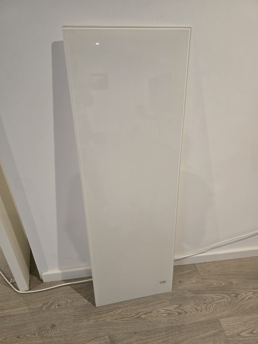 Prateleira em vidro branco