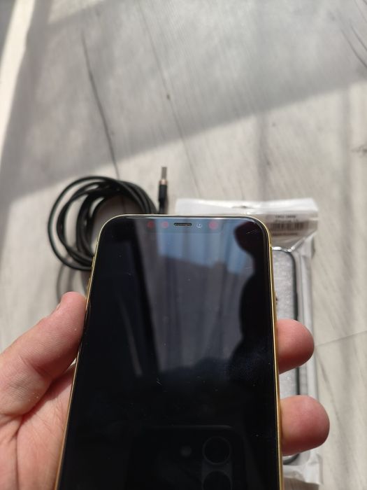 iPhone 11 64 GB 85% bateria żółty