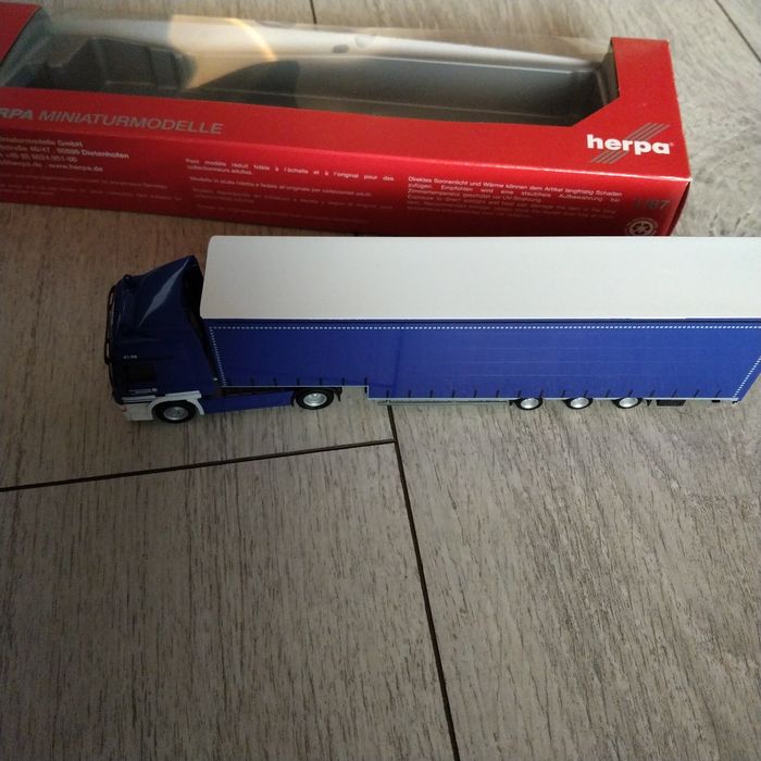 Model thw herpa Mercedes 1:87