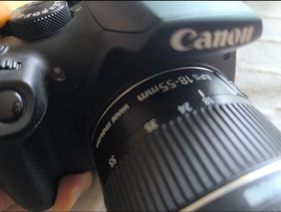 Câmera Canon EOS 1300D - Como Nova