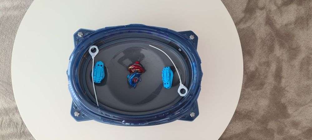 Arena com 2 beyblades