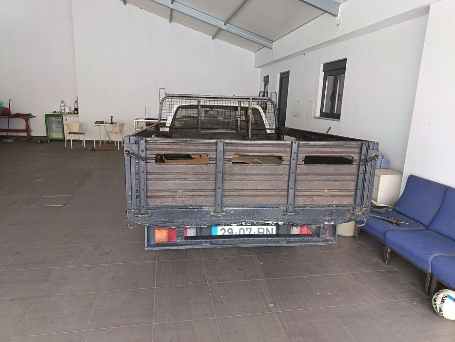 Carrinha Toyota caixa aberta