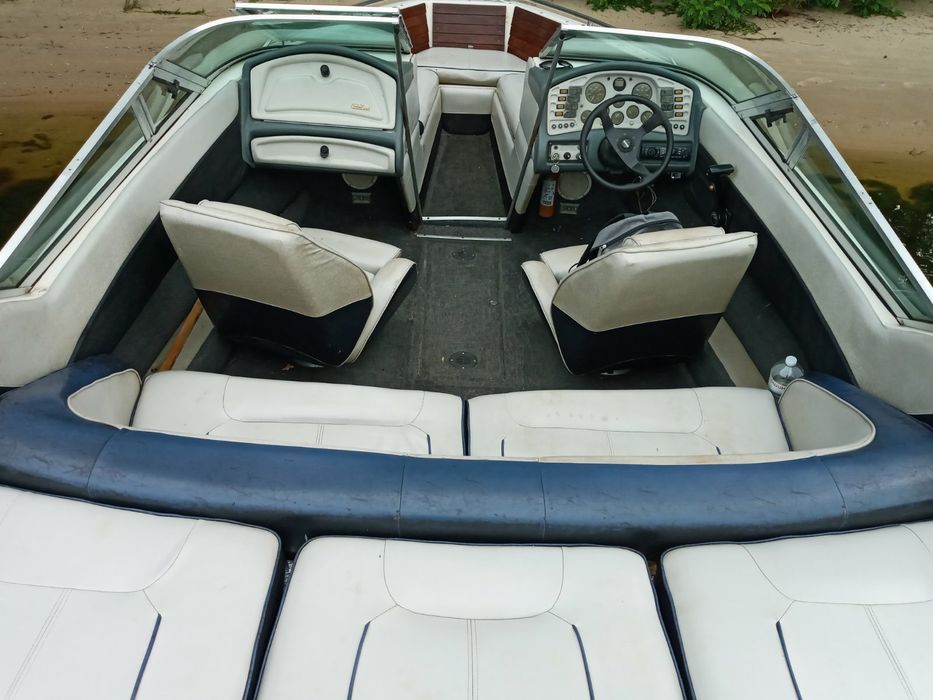 Катер Crown line