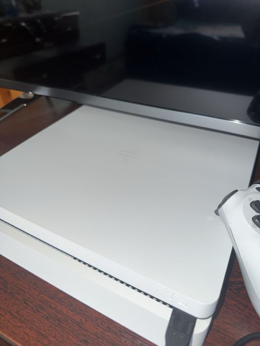 Playstation 4 slim