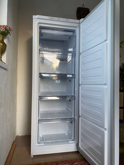 Морозильна камера beko