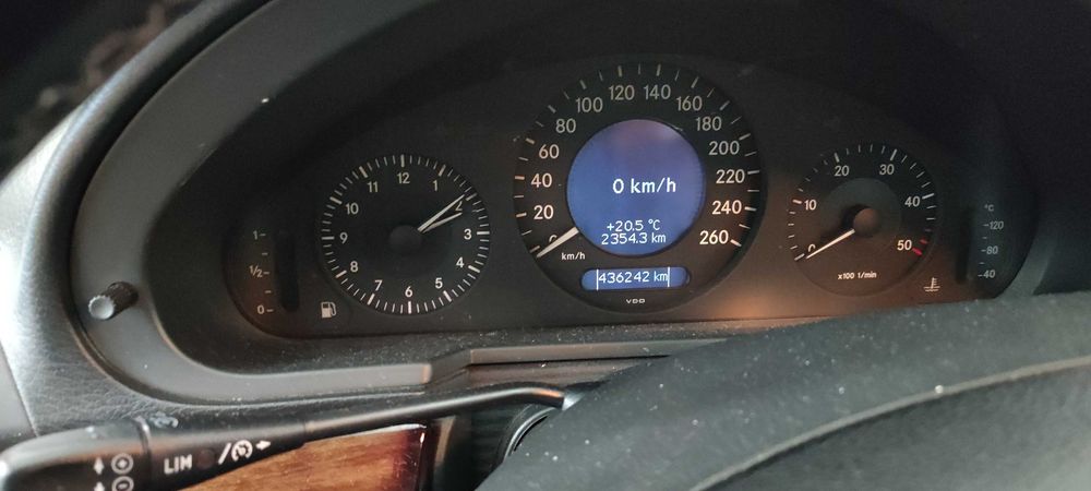 Mercedes-Benz E 220 CDI Automático – 150 cv – 2002
