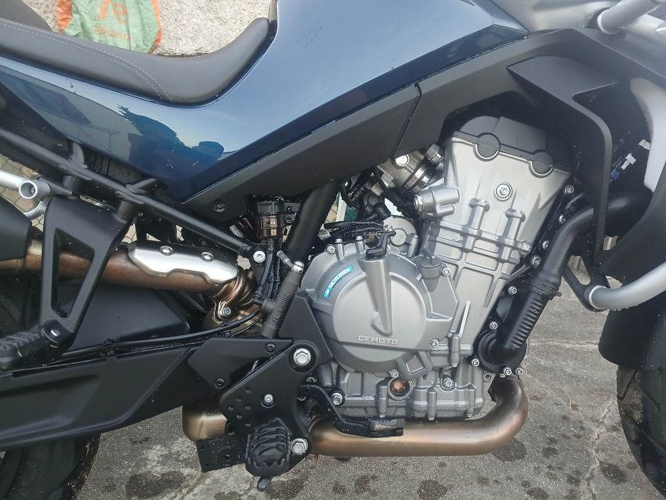 Vendo  800 MT sport cfmoto moto impecável com um ano de uso com 4000 km  com 2 anos de garantia pela marca revizao de um ano feito dia 31/08