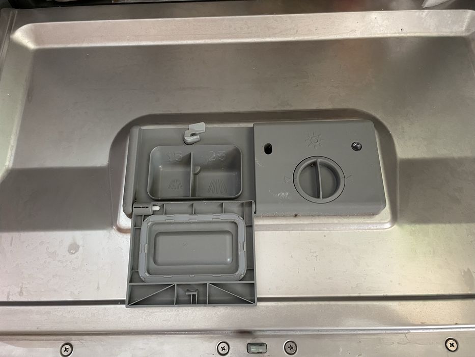 Посудомийна машина Electrolux